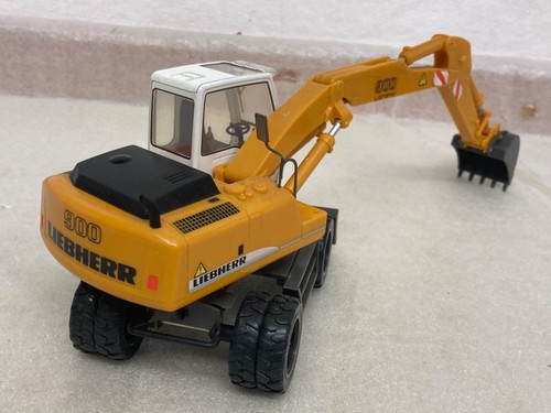 1/32 scale Revell 07702 Liebherr 900 Litronic wheel Excavator bagger rubber duck - Picture 5 of 9