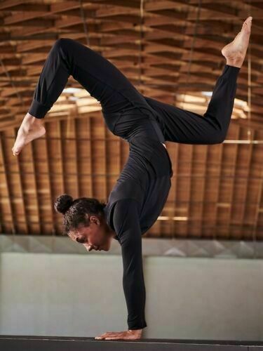 Athleta Black Cruise Salutation Jogger 