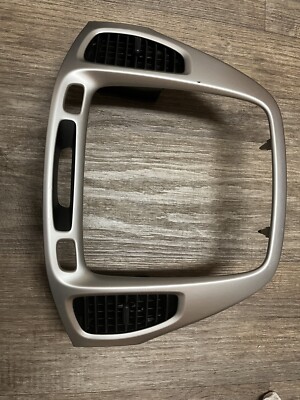 2007 Toyota Highlander Front Central Dash Radio AC Climate air Vent bezel OEM