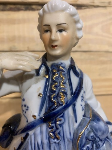 Vintage blau weiß Porzellan Figur Mann im Mantel Goldakzente 13" Beschädigung - Bild 12 von 13