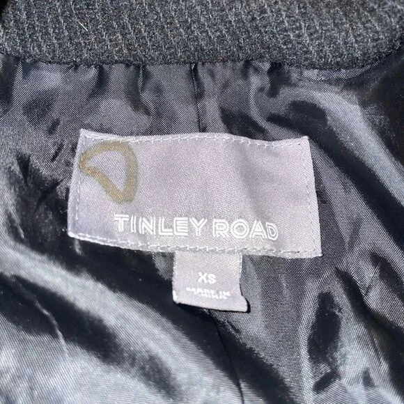 全新 Tinley Road Fit and Flare 褶饰纽扣风衣 黑色 — 第 3/4 张图片