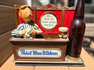 Expositor publicitario de metal para barman PABST BLUE RIBBON años 50 60