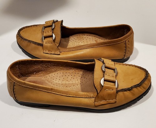 Nine West Women's Soft  Slip On  Size S 5-6,  Tan  - Picture 8 of 12