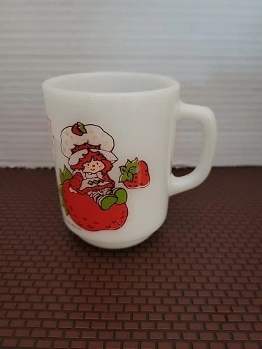 Vintage Strawberry Shortcake Anchor Hocking Milk Glass Mug American Greetings