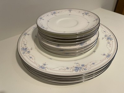 Oscar de la Renta Rosanna Blue Narumi Japan Bone China   11 Pieces  Discontinued