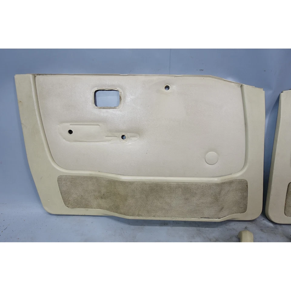 1983-1984 BMW E28 528e 533i Front Interior Door Panel Trim Skin Pair Pearl Beige - Imagem 2 de 4