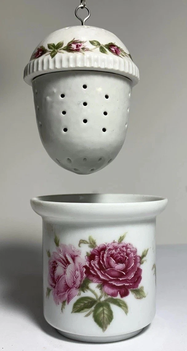 Vtg AK Kaiser West Germany Tea Ball Strainer Infuser Floral Porcelain W/Chain
Opens in a new window