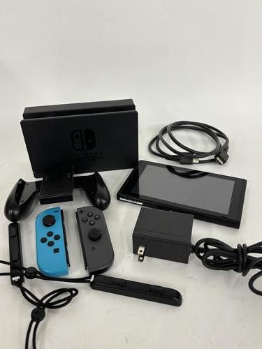 Nintendo Switch mit Neon Blau und Grau Joy‐Con