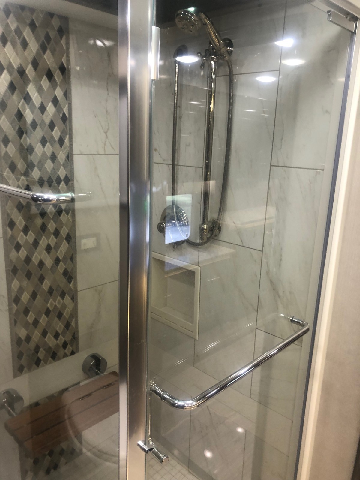 Entegra Coach Cornerstone Series M-45B 605hp Cummins One Owner Low Miles!!