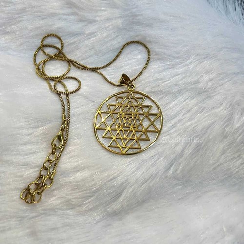 Shri Yantra Pendant Lakshmi Powerful Chakra Energized Blessed Om Lakshmiaye - Picture 3 of 4