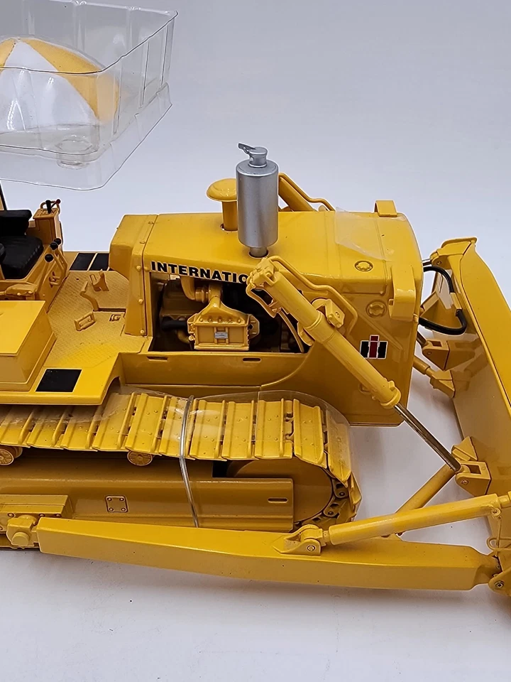 First Gear International TD-25 Crawler With Sheep's Foot Compactor - Image 4 of 4