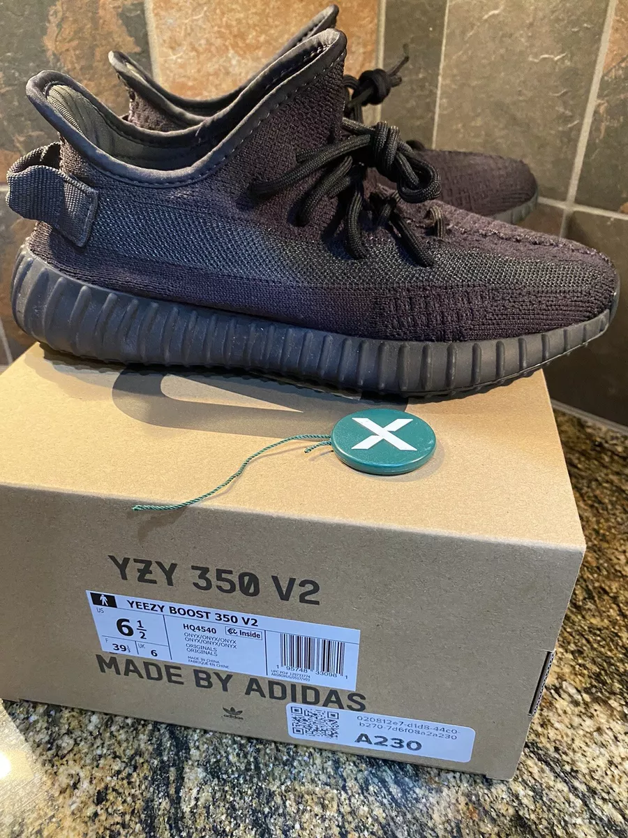 Adidas Yeezy Boost 350 V2 Onyx Size 6.5 Mens/7.5 Womens Black