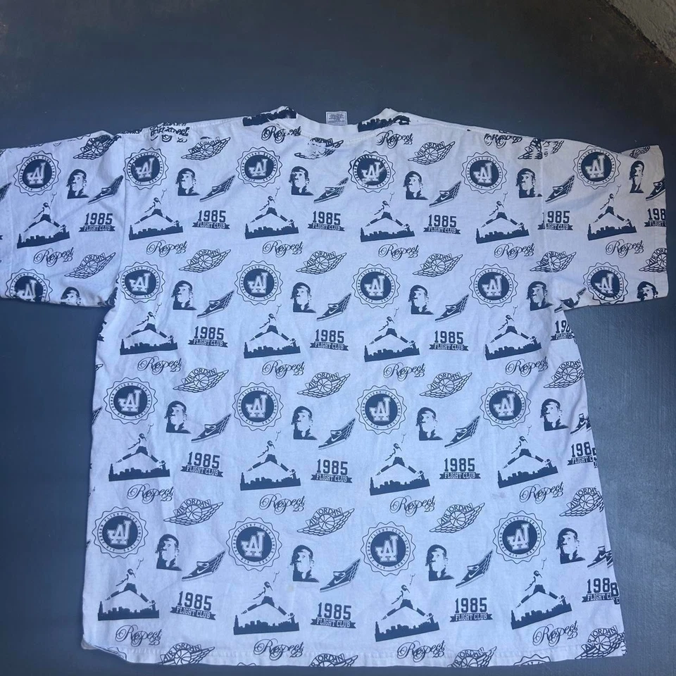 Camiseta vintage Jordan 90 S con estampado integral Foto 2 de 4