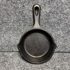 Mini Lodge Cast Iron Skillet #1 3.5โ w/ 2 Pour Spouts Made in USA Very Small
