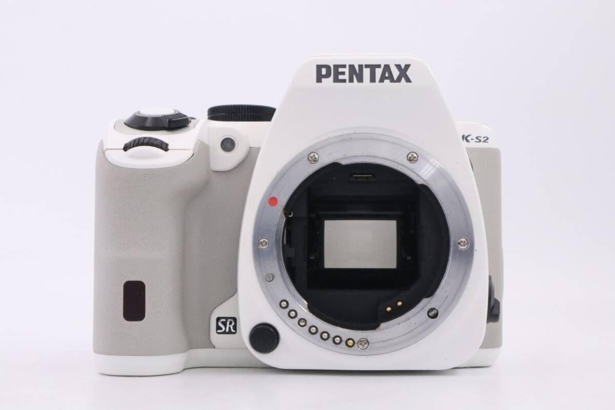 Pentax K-S2 White Digital SLR Camera 18-50mm Zoom Lens kit