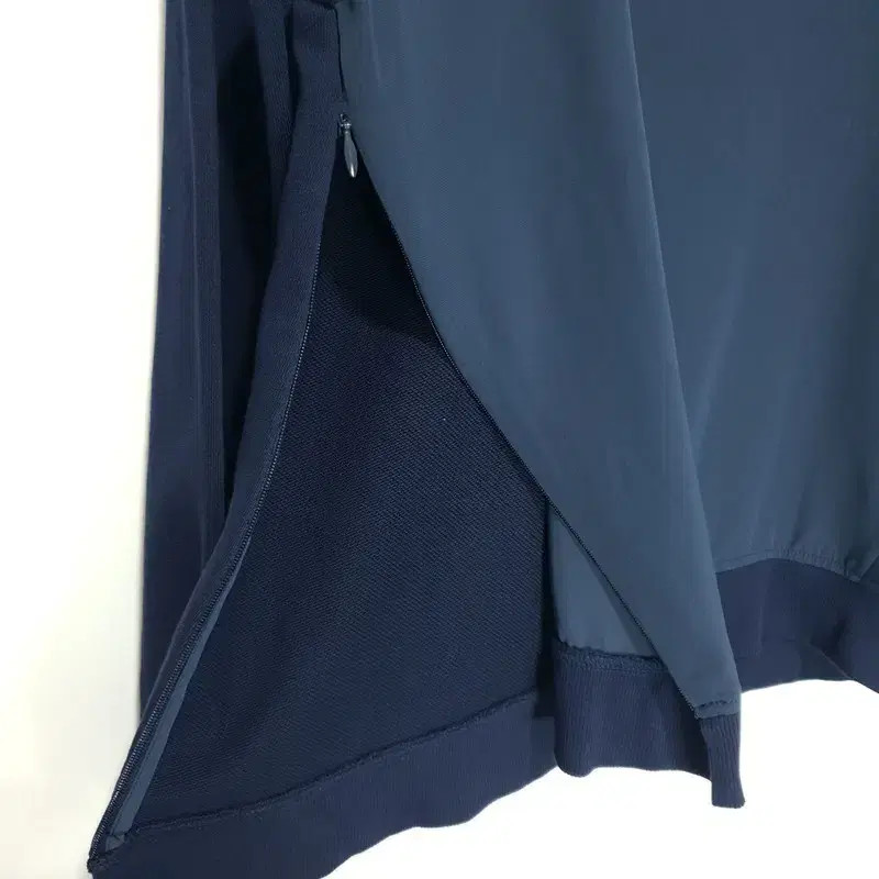 Lacoste Women's Colorblock Sweatshirt S - Lightly Used thumbnail 4