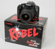 Canon EOS Digital Rebel XSi / 450D w/ 18-55 IS Lens almost NEW 