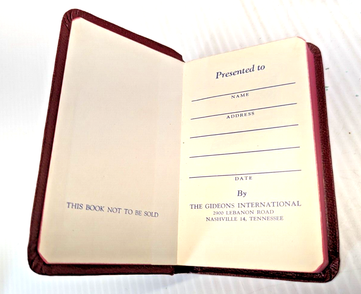Lot of 2 Gideon Pocket New Testament Psalms Proverbs 1985 NKJV Gold
