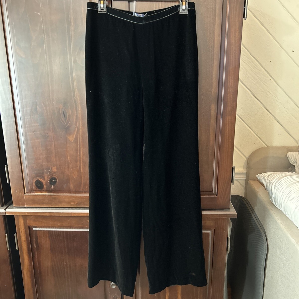 ann taylor black dress pants Silk Rayon 4 Material Content:70% Viscose 25% Nylon 5% Elastane Slash pockets Black Dress Pants And Model_Inga