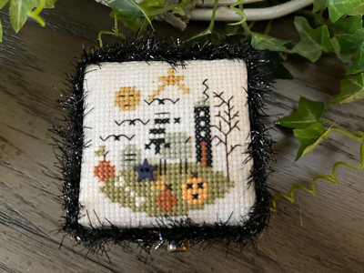 Shepherd's Bush LITTLE BLACK HOUSE Halloween Completed mini wooden trinket box