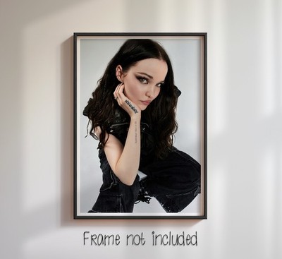 Dove Cameron Awesome - Hochwertiges Hochglanzposter