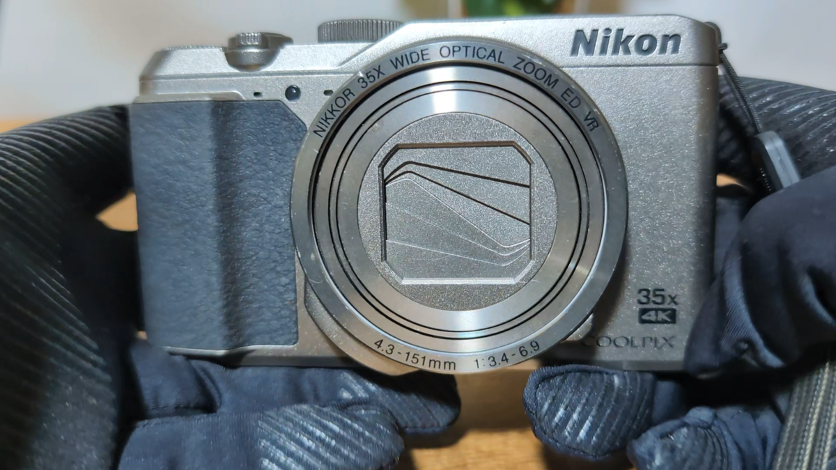 N MINT Nikon COOLPIX A900 20.0MP 35x zoom Compact Digital Camera