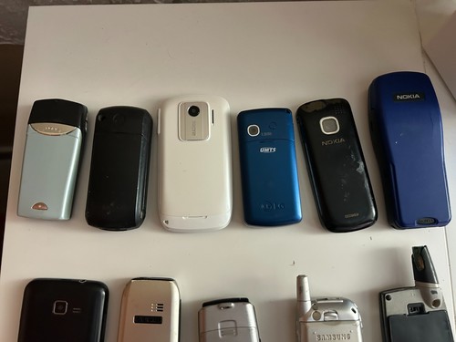 Telefonini Vintage Super Lotto 16 Cellulari Varie Marche - Nokia - Samsung ecc - Foto 7 di 9