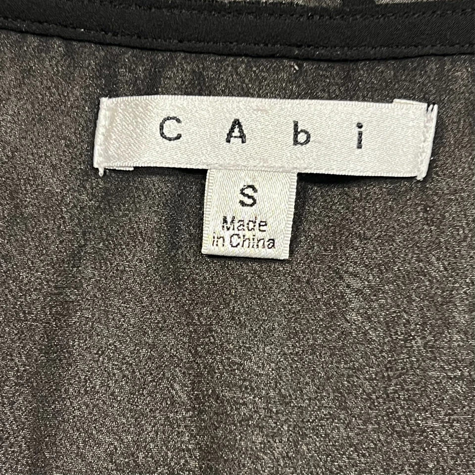 Blusa sin mangas CAbi #552 Emily para mujer talla S negra forrada de encaje Foto 4 de 4