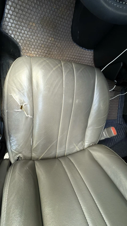 Cubo de asiento delantero del conductor vinilo Opt AR7 para Chevy Express 97-23 y GMC Savana Foto 2 de 3