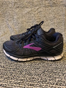 brooks adrenaline size 6