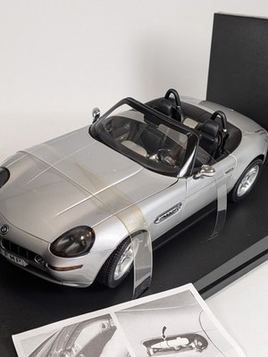 AUTOart 1/18 BMW Z8 James Bond 007 The World Is Not Enough Diecast
