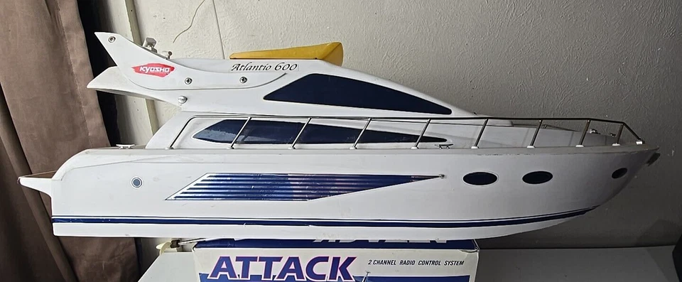 Vintage Kyosho Alantio 600 RC Boat with Futaba Attack 2ER 2-Channel Transmitter - Image 3 of 4