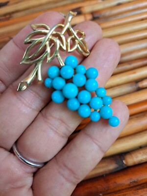 Beautiful vtg Crown  Trifari  faux turquoise grape Gold Tone  Pin Brooch