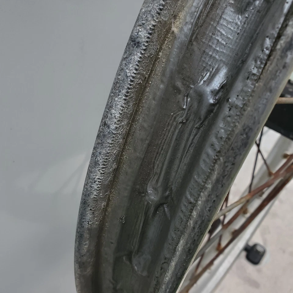 Llanta delantera Honda CR125r 1984 1,6x21 Foto 3 de 4