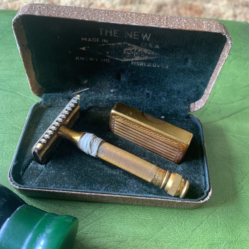 Vintage Men's Gillette Gold Travel Razor in Velvet case with blades ...