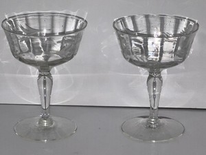 Set of 2 Vintage 6 oz Floral Etched Cocktail Sherbets Champagne Glasses 4.75"T