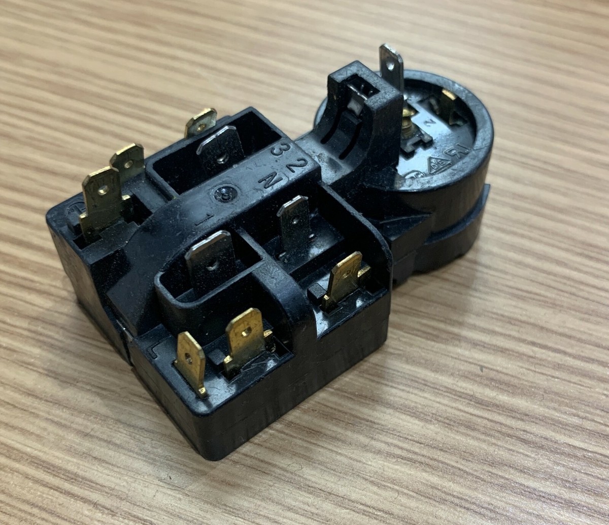 Relè Compressore Per Frigo Beko Lamona – QP3-12A J1 Originale – Ricambio Universale