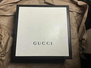 Boîte à ceinture GUCCI authentique. Cache poussière inclus