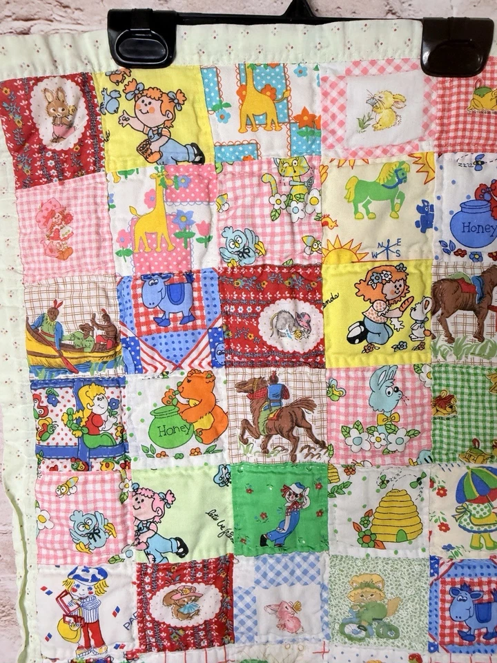 Edredón bebé vintage hecho a mano años 70 80 fresa pastel dibujos animados retazos Foto 2 de 4