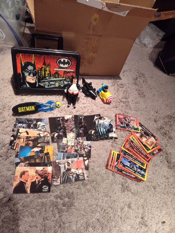 1991 BATMAN/BATMAN RETURNS plastic pencil box, Cards, Brush, and Toys