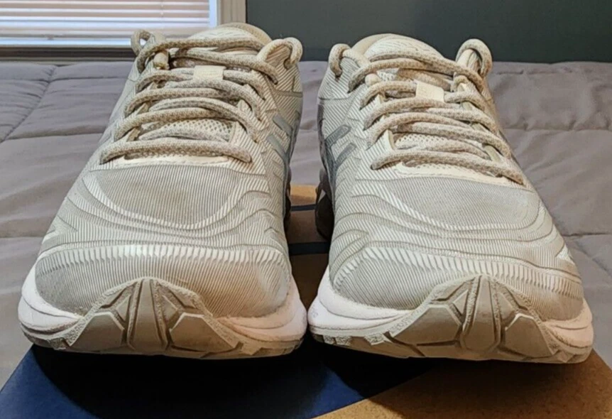 Zapatos para correr ASICS® para mujer 6,5 B GT-1000 11 en blanco/azul buceo Foto 2 de 4