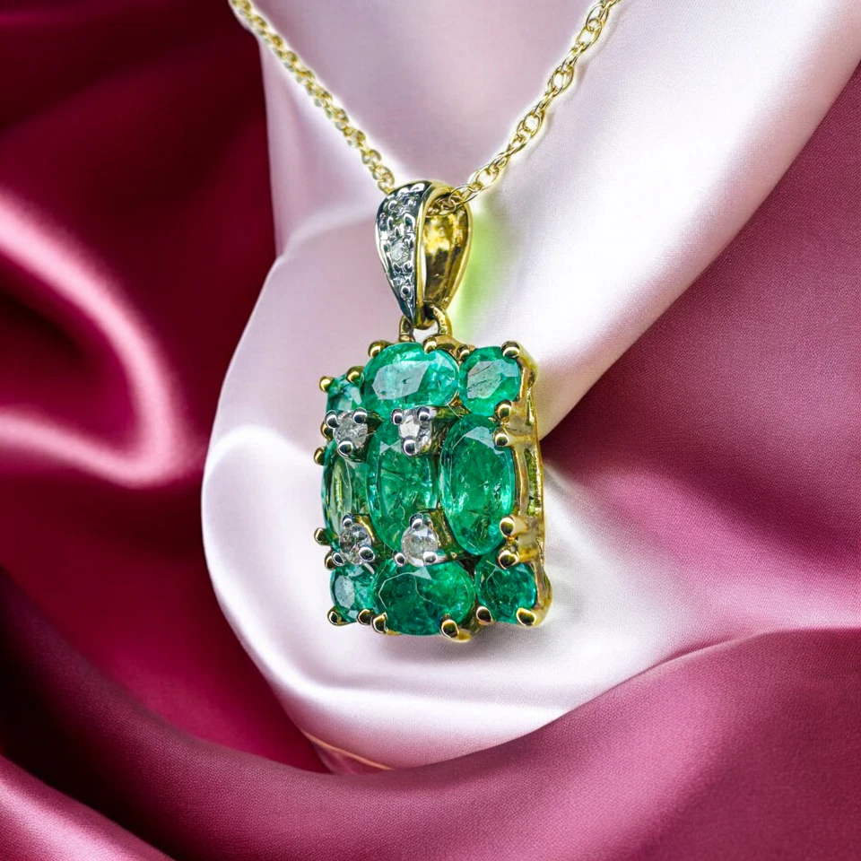 ESTATE- Natural Colombian Emerald & Diamond Necklace in 10K Yellow Gold - 18" - Image 2 of 4