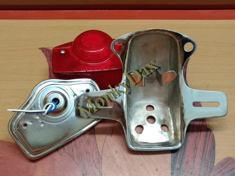 1970-1971 Honda CB750 K0 K1 Tail Light & Bracket 1971-1972-1973 CB500 K0 K1 K2 — 第 3/4 张图片