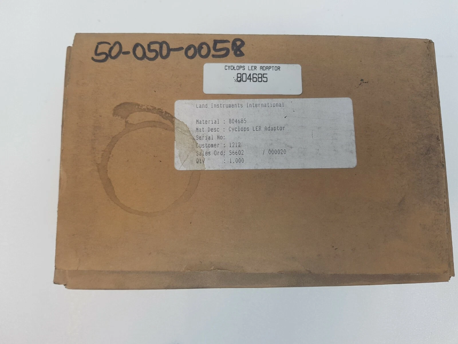 Box lid with Cyclops LER Adaptor 804685 label and Land Instruments International material label