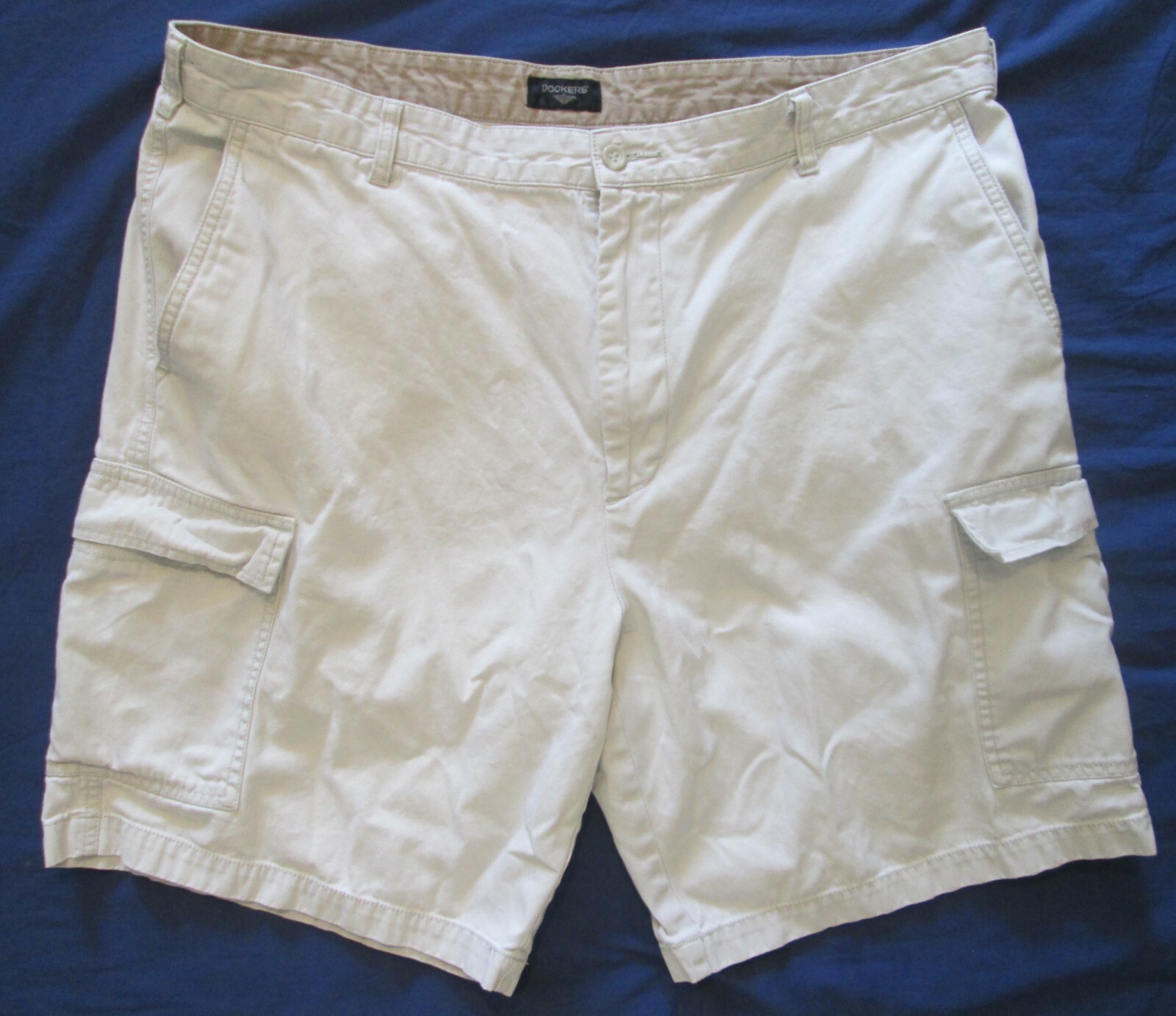 Dockers Beige Cargo Shorts Men's 40 all cotton NICE Gem