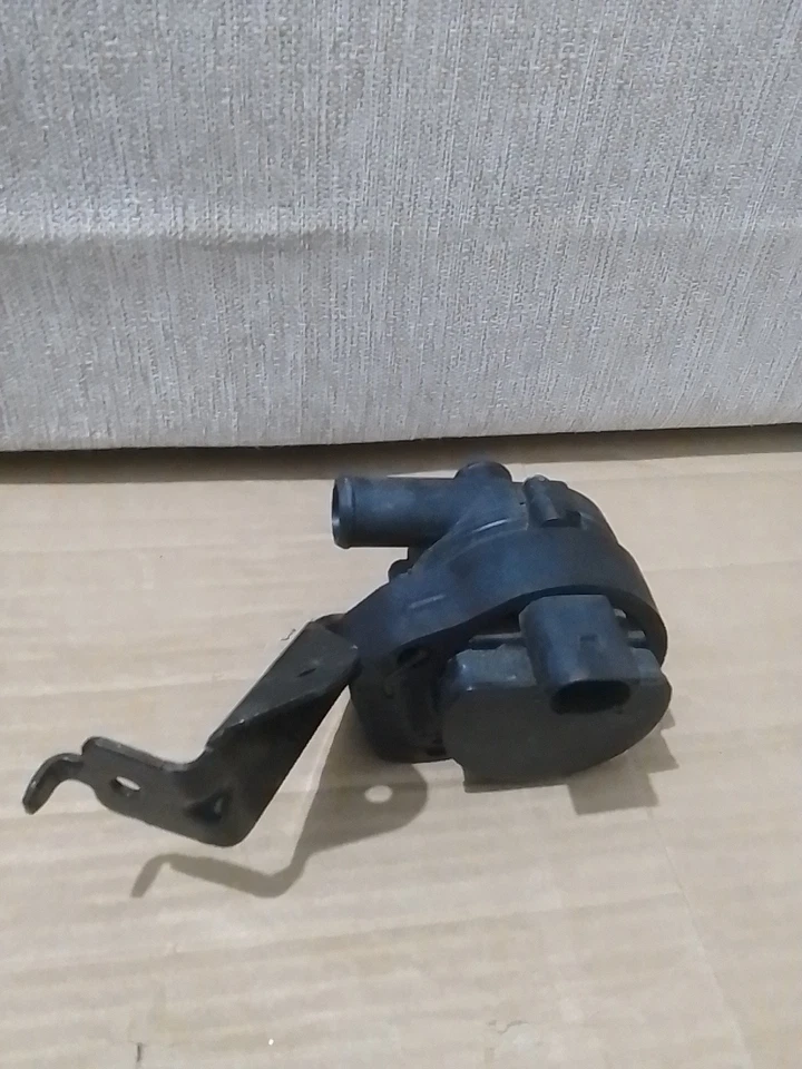 MERCEDES BENZ C CLASS E CLASS VITO W447 AUXILIARY WATER PUMP A2118350028 - Image 4 of 4