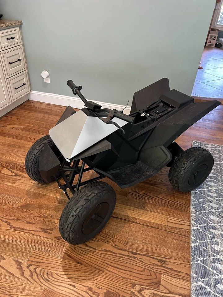 Cyber Quad 特斯拉 — 第 4/4 张图片