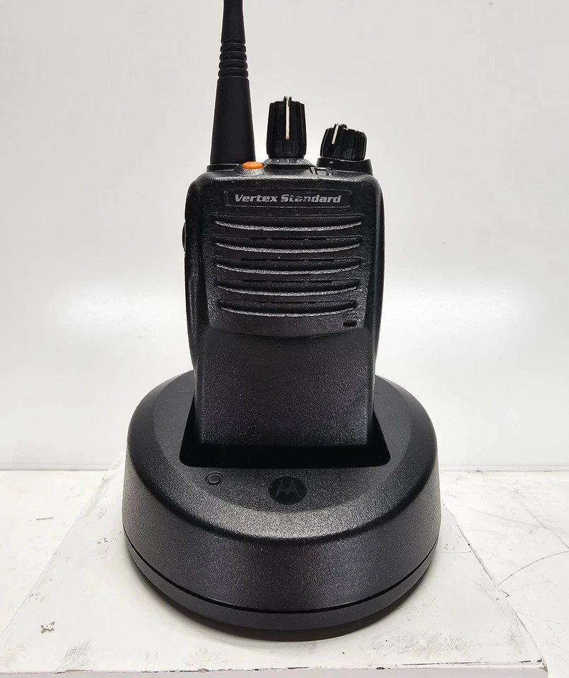 Vertex VX451 VX-451-G7-5 UHF (450-512MHz) 32 Channel 5 Watt (Complete Kit) - Image 2 of 4