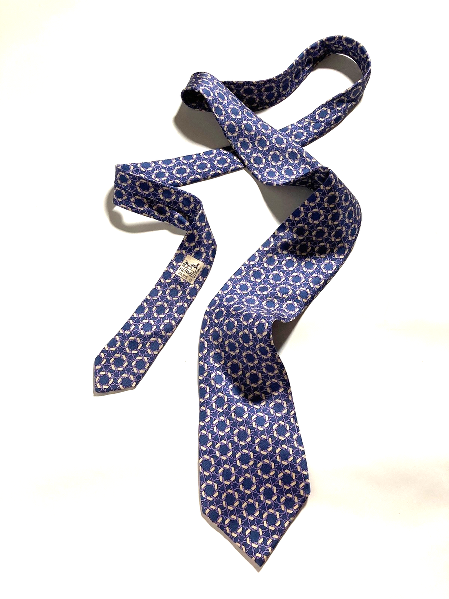 Cravate Hermès Vintage Fers à Cheval Et Hexagones - Soie Bleue, Années 80, Excellent état