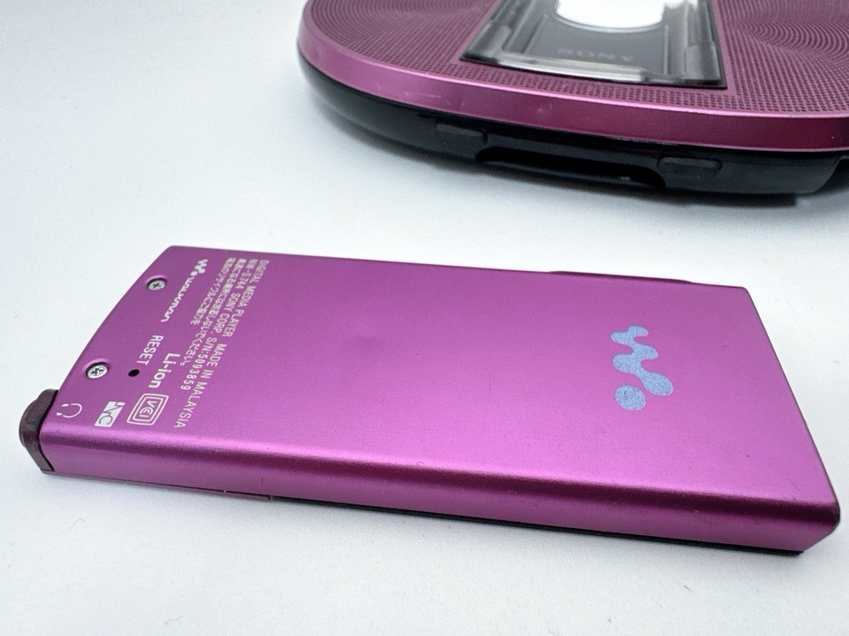 Sony Walkman NW-S744 8GB Purple MP3 Player S Series w Speaker Dock